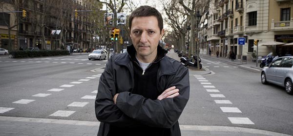 091901 BARCELONA Ignasi Martinez Pich—n autor del libro compilacion de relatos de la guerra civil titualado "Partes de guerra" Forografiado en la Gran Via de Barcelona © PUBLICO EDU BAYER