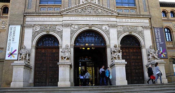 165-entrada-al-museo-de-ciencias-naturales-de-zaragozap-e-vinuales-1