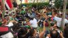 (Campesinos dominicanos atados en señal de protesta ante el Palacio Presidencial de Santo Domingo a mediados de noviembre 2019/CLACSO)