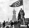 Vista del pabellón de la URSS desde el de Alemania