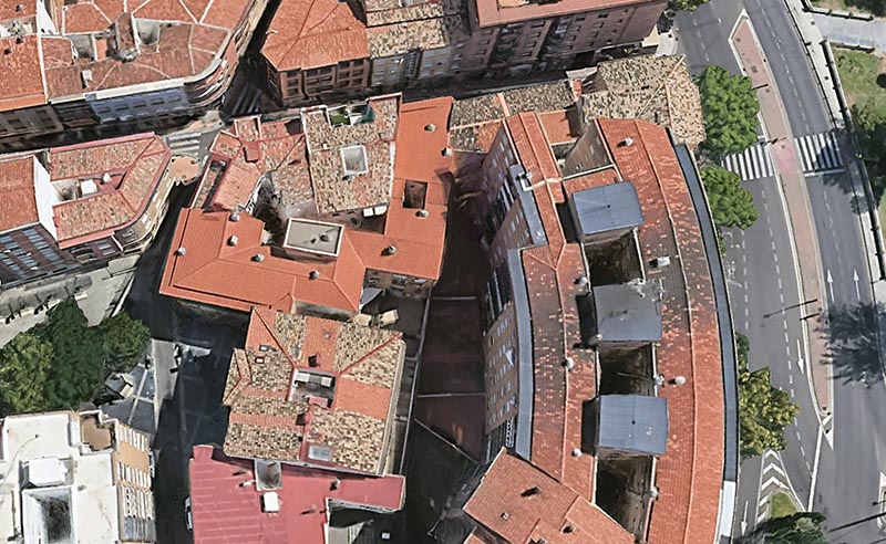 Foto aérea actual de la zona. El patio interior del centro es el que se ve a la derecha en la imagen de 1991.